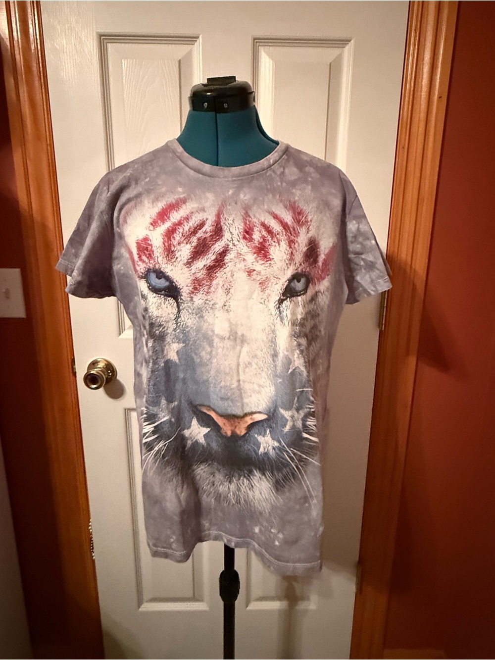 Vintage Graphic Lion Face Tee in Gray and Red - Unbranded